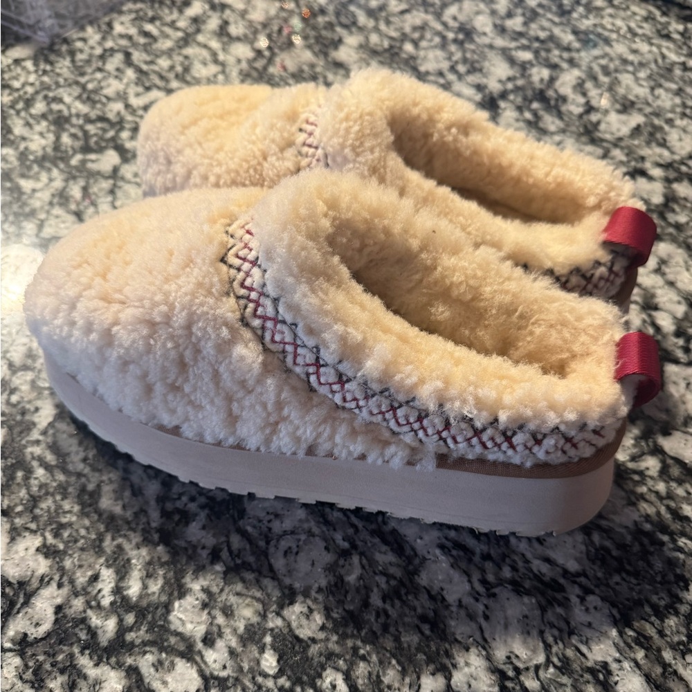 UGG Tazz Braid slippers in the "Heritage Braid Natural" colorway.